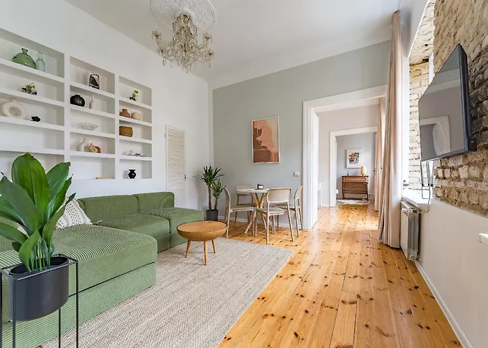 Next To Cathedral Square, Stylish 2Bd Gem, Skapo St