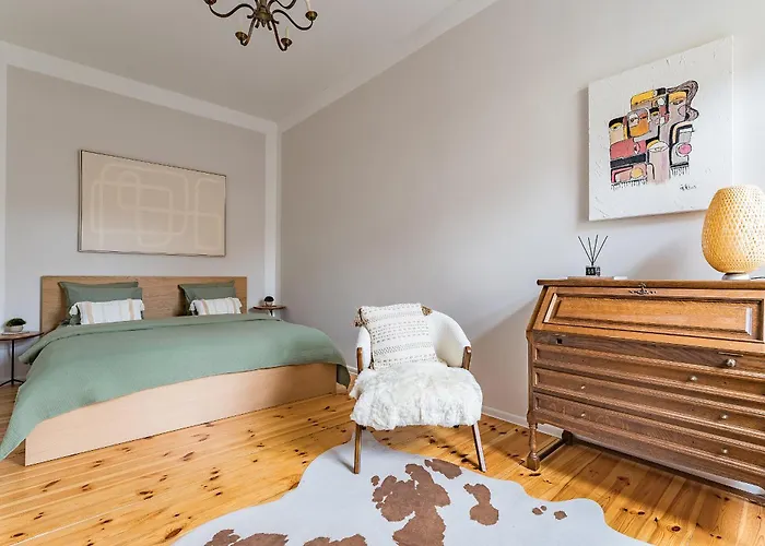 Next To Cathedral Square, Stylish 2Bd Gem, Skapo St