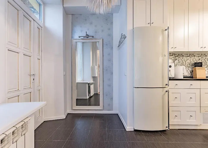 Next To Cathedral Square, Stylish 2Bd Gem, Skapo St